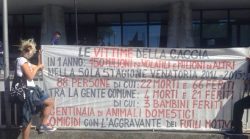 savona-protesta-anti-caccia-sotto-il-palazzo-della-provincia-290727_660x368